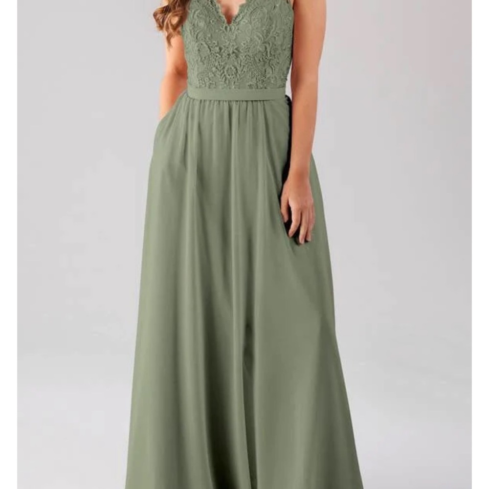 Elegant Green Lace Maxi Dress